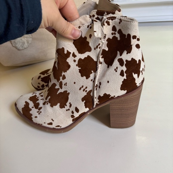 Altr’d state Cow Print Ankle Boots size 8 - Picture 3 of 8